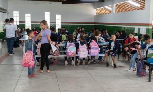 Escolas de Porto Real iniciam o ano letivo com material escolar disponível em estoque